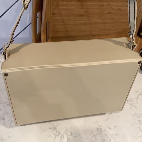 VINTAGE beige FAUX LEATHER PHOTOGRAPHY CAMERA HARD CARRY CASE - Picture 7 of 13